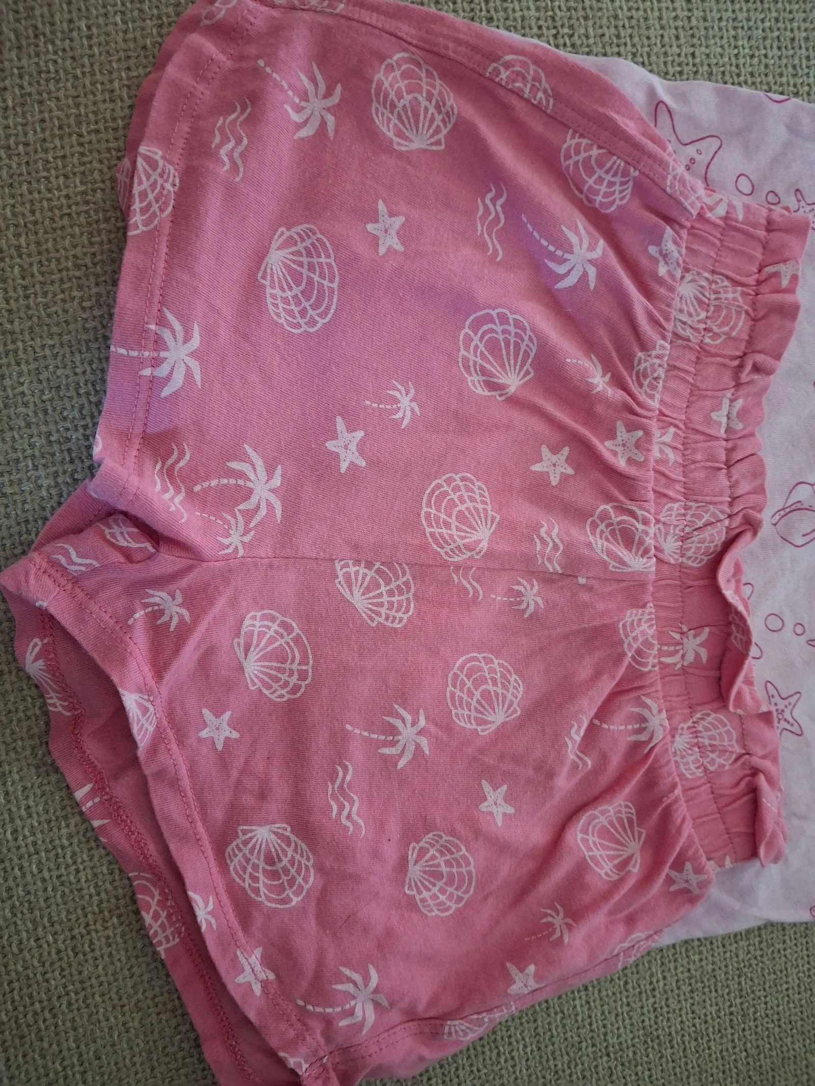 Roze zomeroutfit T-shirt en shorts met zeemotieven maat 4 jaar Kiabi – photo 2